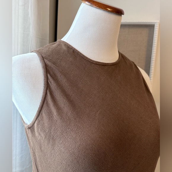 Sleeveless linen side slit dress - Picture 4 of 5